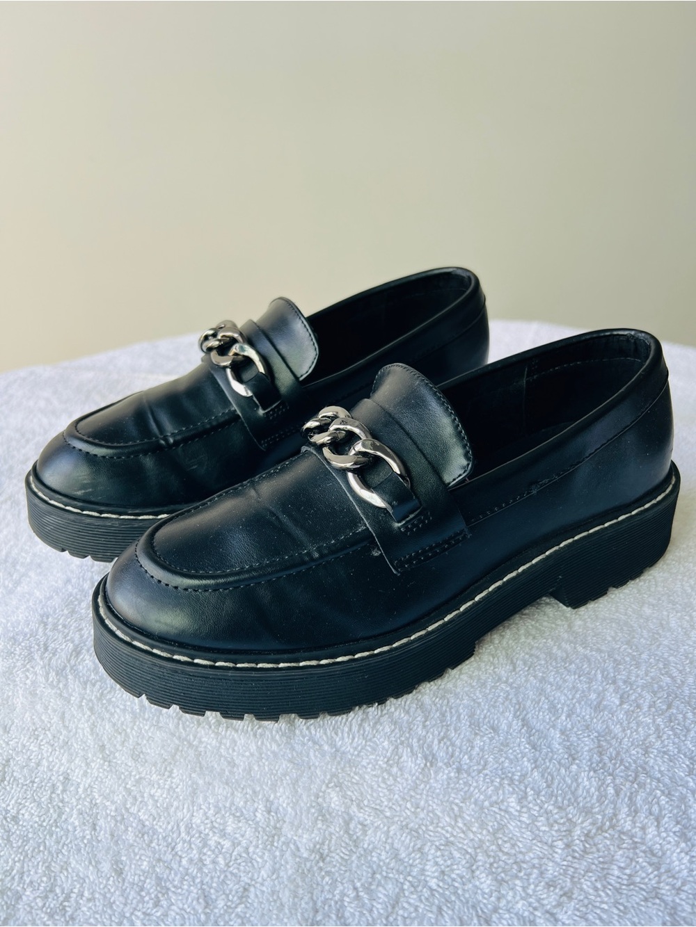 Metropolitan View Black Platform Silver Chain Loafer